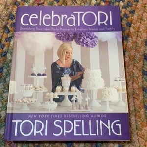 celebraTORI: Unleashing Your Inner Party Planner to Entertain Friends‎